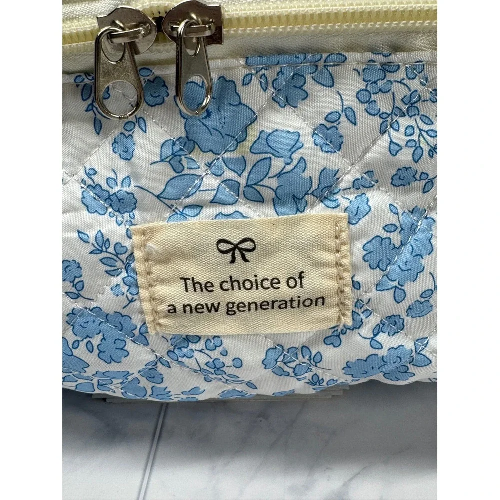Yiwu Blue Floral Quilted Makeup Bag Travel Toiletry Case Vanity Organizer NWT